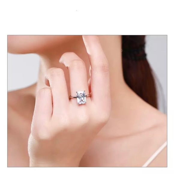 - 5.34Ct EMERALD Cut VVS Horizontal Setting Solitaire 925 Ring - Picture 15 of 17